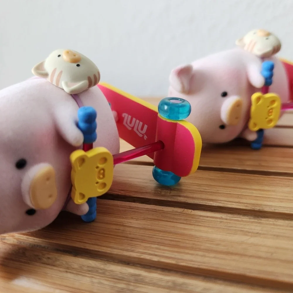 Toyo Cicis Story Lulu Celebration Birthday‎ Pigs On Scooters Party Hats Set Of 2